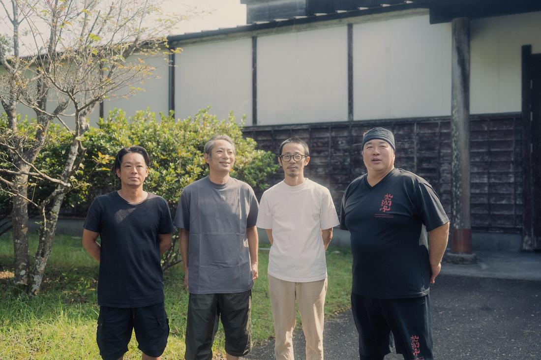 蔵元のチーム集合写真
